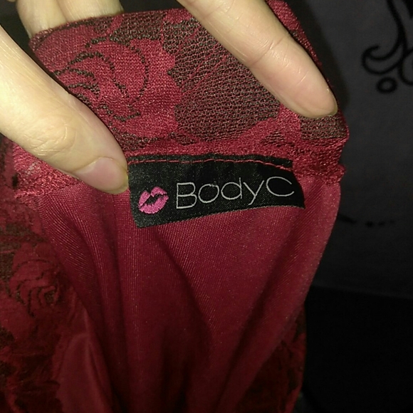 Pretty lace high low skirt - Picture 4 of 5